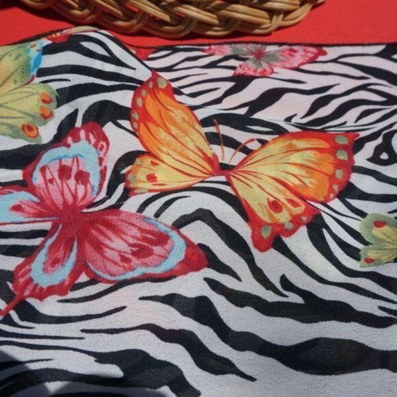 Black & White Animal Print Scarf - Picture 6 of 6